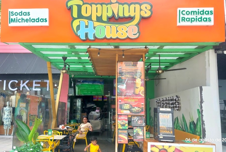 Fachada Toppings House Bocagrande Cartagena
